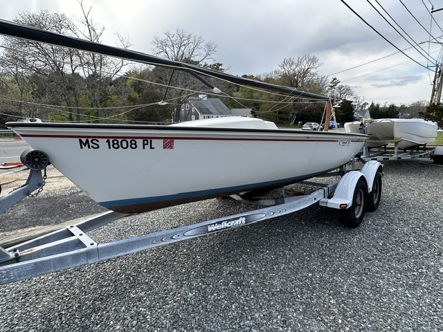 1979 HARPOON 5.2 SAILBOAT HARPOON SAILBOAT ON TRAILER
