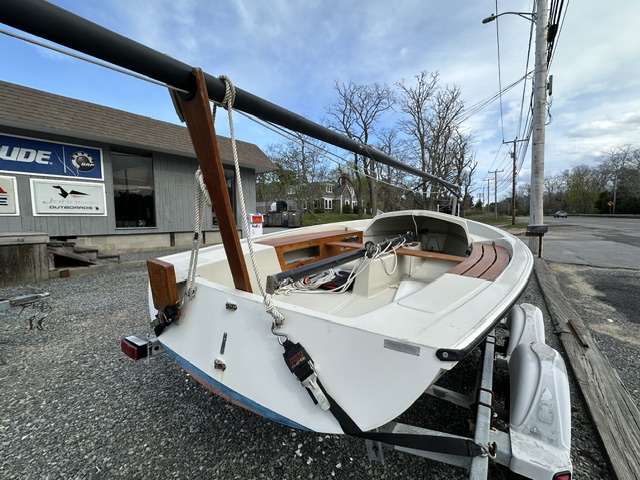 TRANSOM OF HARPOON SAILBOAT TRANSOM OF HARPOON SAILBOAT ON TRAILER